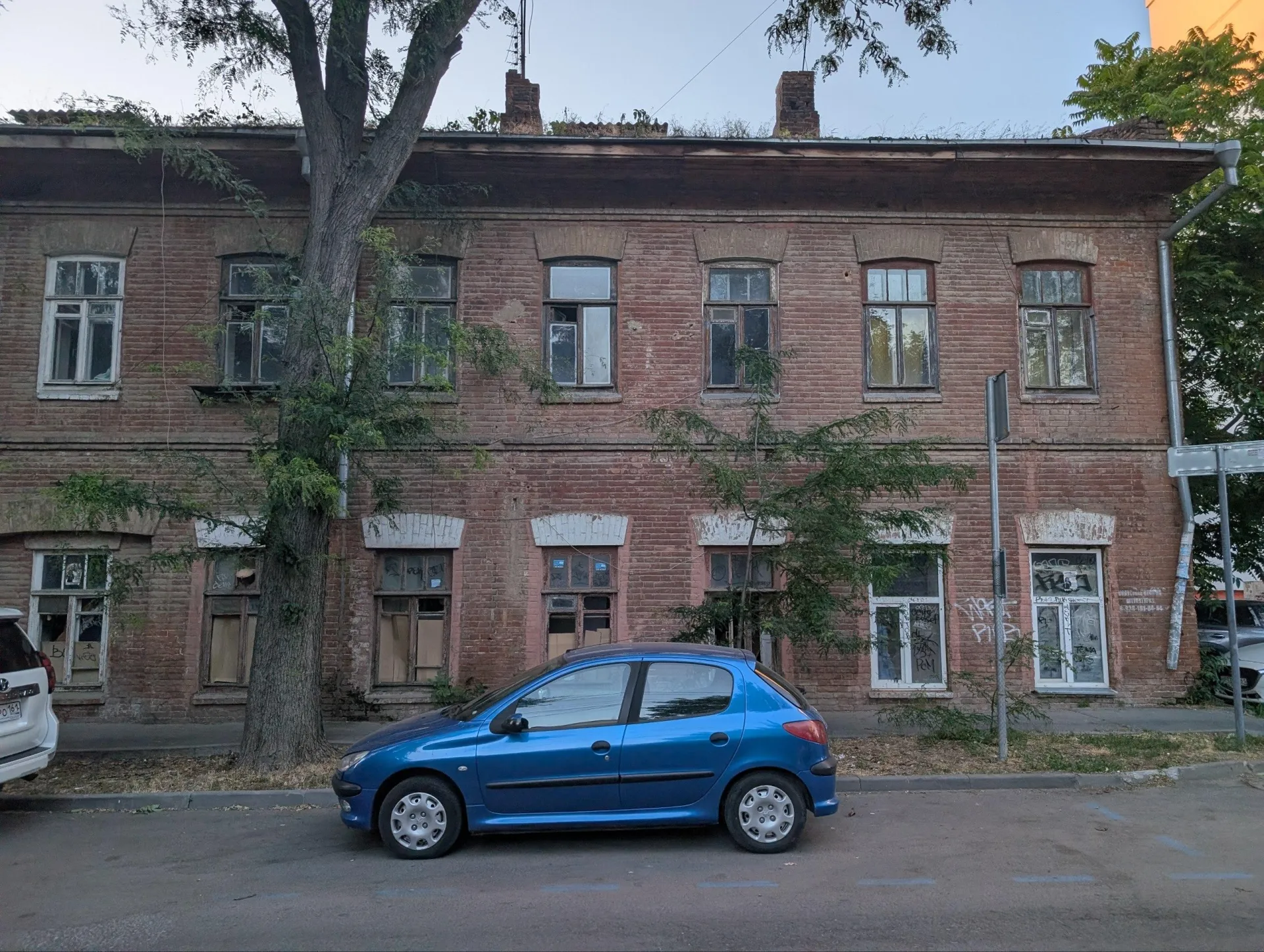 В центре Ростова снесут дом бывшей фабрики Емельянова