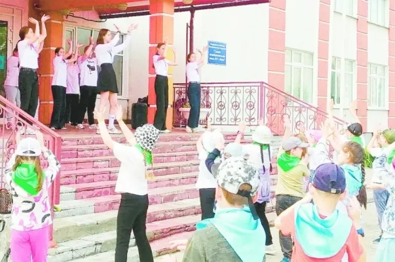 Свыше 500 донских школьников получили бесплатные путёвки на осень