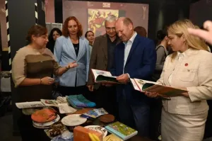 Глава Ростова оценил экспозицию о развитии города на выставке